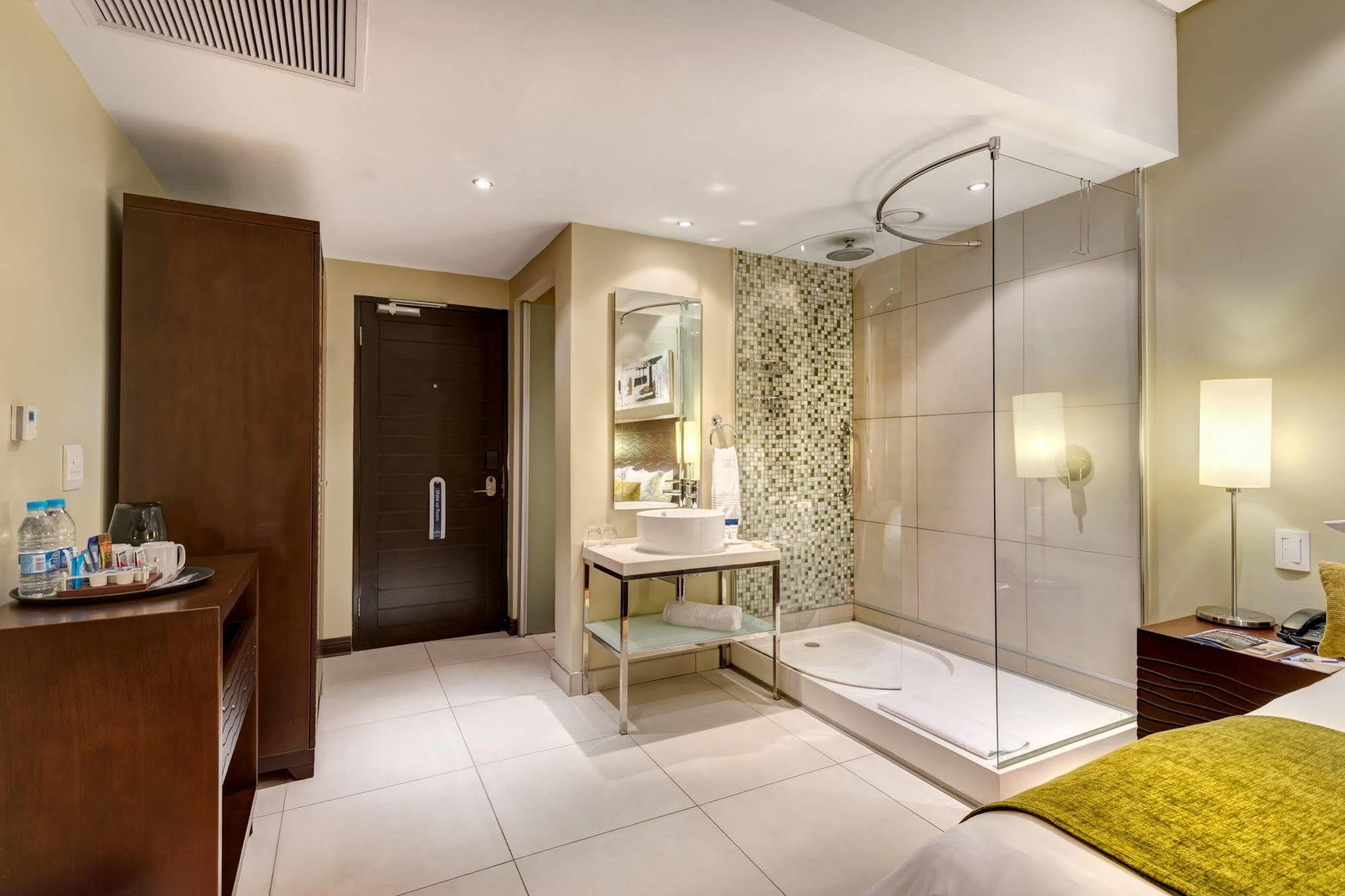 Protea Hotel By Marriott Transit O.R. Tambo Airport Kempton Park Eksteriør bilde